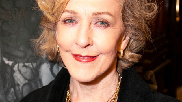 Patricia Hodge