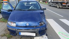 V obci Horní Lapa� vypadla z nákladního vozu l�íce bagru a zasáhla osobní auto.