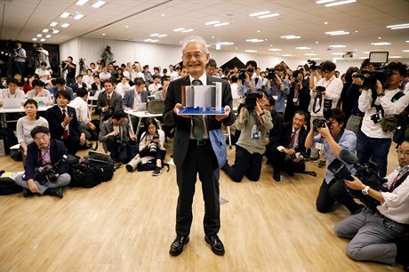 Akira Joiro na tiskové konferenci po oznámení Nobeloveých cen 9. íjna 2019 s...