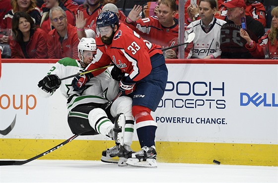 Radko Gudas (vpravo) z Washingtonu a Radek Faksa z Dallasu.