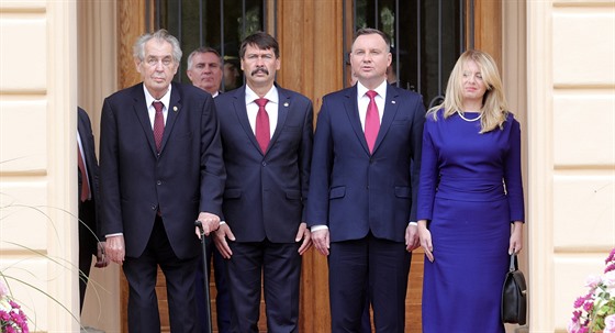 Summit prezident V4 na zámku v Lánech. Na snímku Milo Zeman, János Áder,...