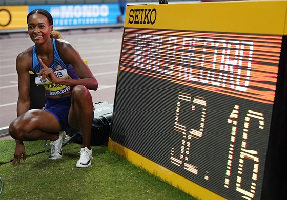 Američanka Dalilah Muhammadová ve finále běhu na 400 metrů překážek posunula...
