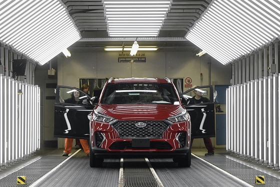 Zamstnankyn automobilky Hyundai kontrolují práv vyrobený vz 9. íjna 2019 v...