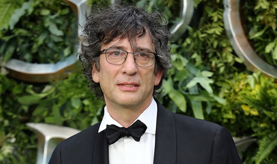 Neil Gaiman (2019) na premiée seriálu Good Omens