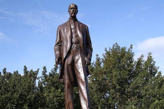 Hliněný model sochy T. G. Masaryka před rokem přímo před očima návštěvníků...