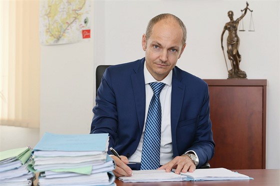Lubomír Hrbek je od roku 2014 předsedou Okresního soudu v Ústí nad Labem,...