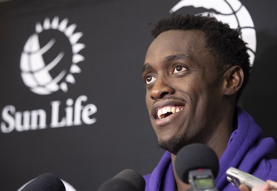 Pascal Siakam z Toronto Raptors elí zájmu noviná.