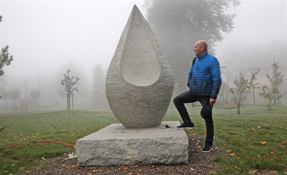 Martin Kucha (na snímku) sochu Slzy vytvoil ji ped pti lety na sympoziu v...