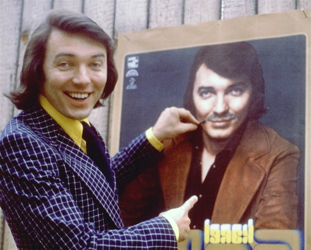 Divákům se zdál ošklivý. Z Ameriky pak Karel Gott přijel jako suverénní drzoun