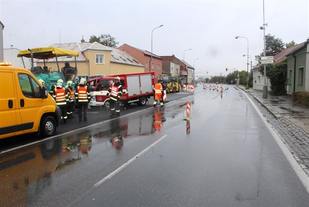 Hasiský vz na okraji Olomouce narazil do odstaveného pracovního stroje kdy...