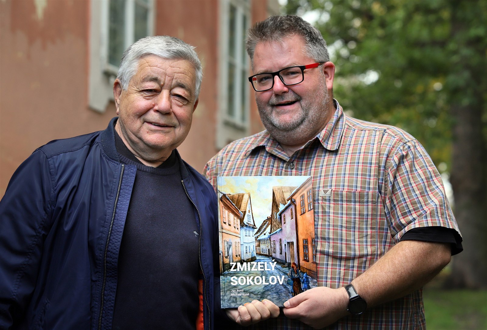 Mike Rund Otec a syn napsali knihu. Ukazuje Sokolov, jaký býval před koncem války