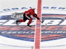 David Kämpf na tréninku Chicaga v pražské O2 areně před zápasem NHL Global...