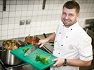 Jiří Roith, kuchař a majitel restaurace Nad Jezerem, pózuje v kuchyni bistra Na...