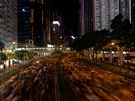 Protivládní demonstranti v centru Hongkongu blokují dleité silnice. (4. íjna...