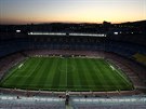Potemnlý Camp Nou v Barcelon ped utkáním Ligy mistr proti Interu Milán.