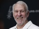 Gregg Popovich, trenér San Antonio Spurs, se smje na pedsezónní tiskové...