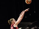 Emma Meessemanová (33) z Washington Mystics stílí ve finále WNBA na ko...
