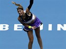 Petra Kvitová servíruje ve tvrtfinále turnaje v Pekingu