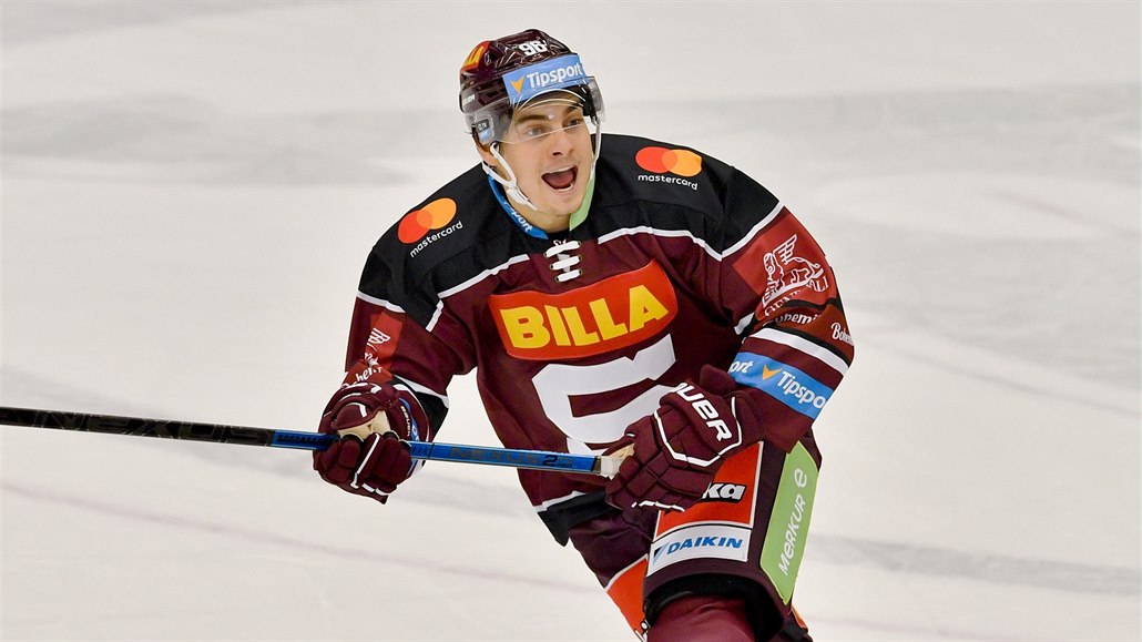 Útočník David Tomášek je další z řady posil hokejové Sparty.