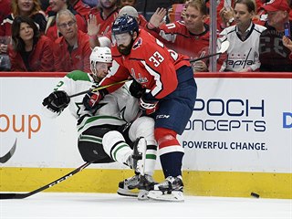 Radko Gudas (vpravo) z Washingtonu a Radek Faksa z Dallasu.