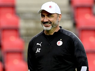 Slávistický kouč Jindřich Trpišovský na tréninku před utkáním Ligy mistrů proti...