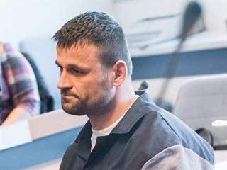 Roman Šupa obžalovaný ze zběsilé jízdy autem u zlínského soudu.