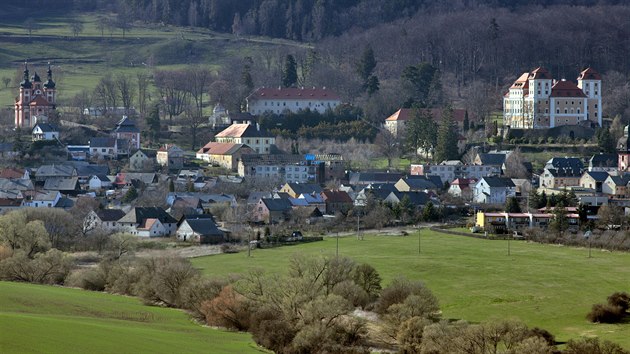 Pohled na obec Vale z vrchu Orlk.
