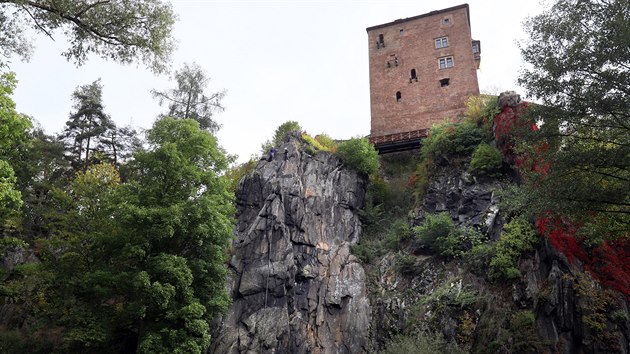 Pod beovskm hradem a zmkem je oteven lezeck stna.
