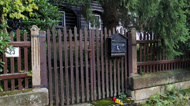 Chalupa v Prysku na eskolipsku, kde ila Vlasta Chramostov se svm manelem Stanislavem Milotou (6. jna 2019).