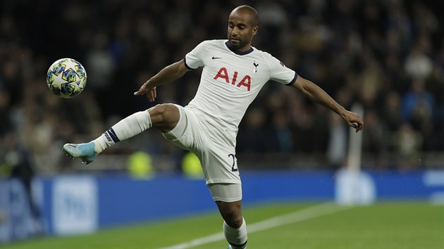 Lucas Moura z Tottenhamu Hotspur si zpracovv m.