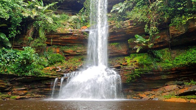 Impozantn vodopd Takob Akob, vzdlen od kempu Nephenthes 3,5 kilometru, m 38 metr a je nejvtm uvnit pnve Maliau.