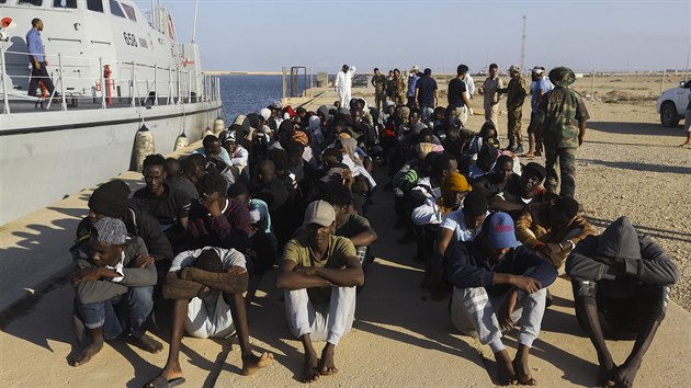 Zachrnn migranti na vchod od Tripolisu. (1.jna 2019)
