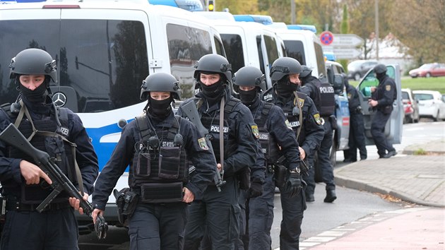 St�elba u synagogy v n�meck�m m�st� Halle. (9. ��jna 2019)