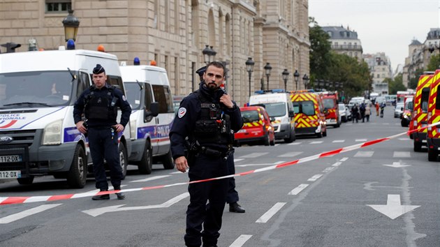 Francouzsk policie vyetuje tok na pask prefektue. (3. jna 2019)