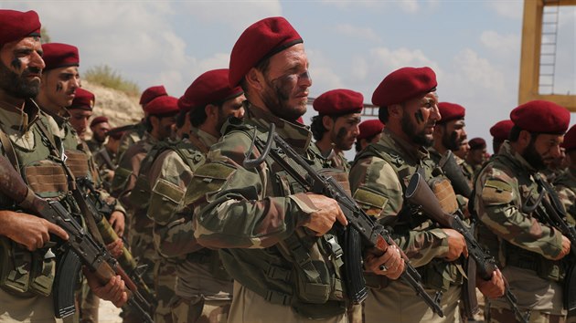 Tureckem podporovan bojovnci Svobodn syrsk armdy se pipravuj na tureckou invazi na sever Srie. (7. jna 2019)