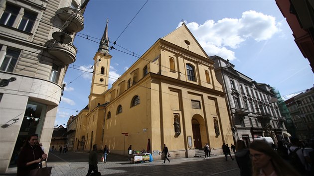 Kostel svaté Máří Magdalény v brněnské Masarykově ulici je v žalostném stavu. Omítka opadává, ve zdech jsou patrné rozsáhlé pukliny a zvenčí se navíc objevily masivní kovové podpěry.