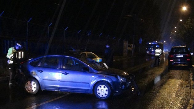 Řidič se zákazem řízení se snažil ujet policistům. V Rabakovské ulici způsobil nehodu.