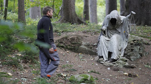 Blair Witch u Milíkova. V lese na Žďársku se skrývají sochy jako z hororu -  iDNES.cz
