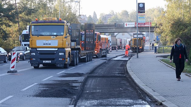 V pondělí ráno začala oprava hlavní výpadovky z Havlíčkova Brodu na Jihlavu. Po omezení provozu a zavedení kyvadlového průjezdu zkolabovala doprava v celém městě.