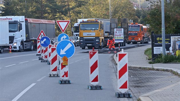 V pondělí ráno začala oprava hlavní výpadovky z Havlíčkova Brodu na Jihlavu. Po omezení provozu a zavedení kyvadlového průjezdu zkolabovala doprava v celém městě.