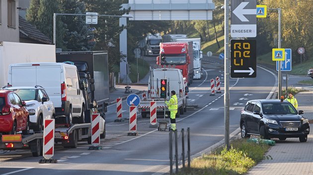 V pondl rno zaala oprava hlavn vpadovky z Havlkova Brodu na Jihlavu. Po omezen provozu a zaveden kyvadlovho prjezdu zkolabovala doprava v celm mst.