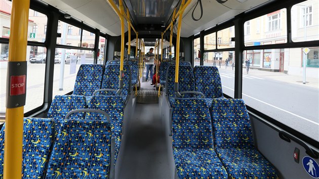 Trolejbus Škoda 33 Tr má 47 míst k sezení a dalších 73 k stání.