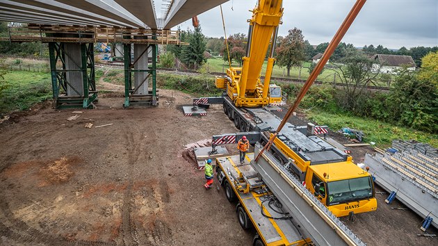 Stavba nového mostu u Hořic (4.10.2019).