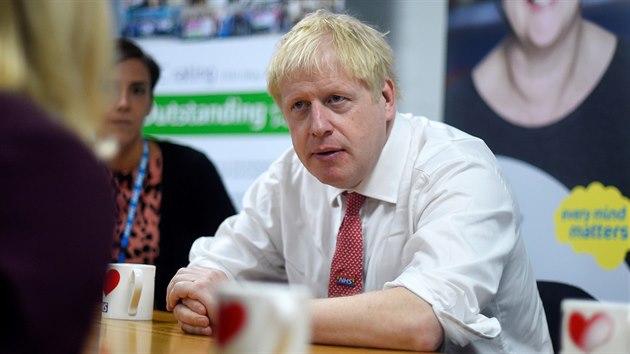 Britsk premir Boris Johnson bhem nvtvy nemocnice ve Watfordu v jihovchodn Anglii (7. jna 2019)