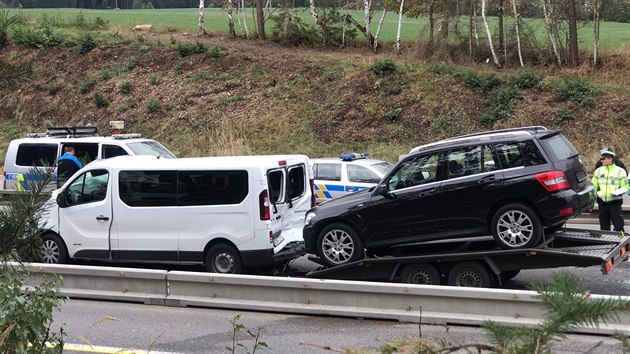 Ve zen na 60. kilometru dlnice D1 se srazilo nkladn auto s kamionem. (3.10.2019)