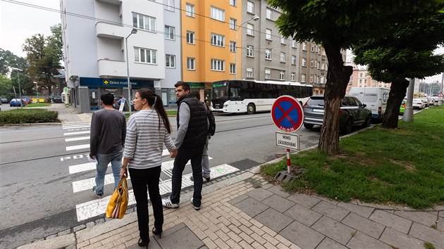 Na run olomouck Masarykov tda radnice ped asem povolila od sedmi veer do sedmi rno parkovat rezidentm, kte pili o parkovac msta kvli budovn protipovodovch opaten. Lid tu ale auta nechvaj i pes den, co zhoruje pehlednost u pechod, zvlt v kombinaci s hustjm provozem kvli blzk stavebn uzavrce.