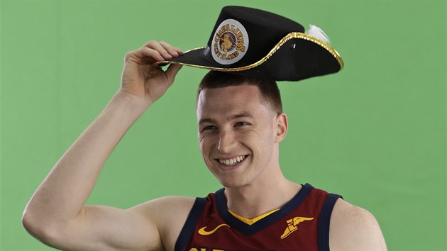 Dylan Windler z Cleveland Cavaliers v kavalrskm klobouku