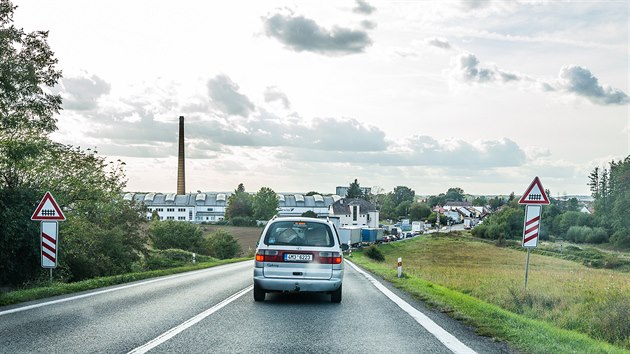 Silničáři opravují na čtyřech místech silnici z Hradce Králové na Jičín. Komplikace jsou i v Ostroměři (26. 9. 2019).