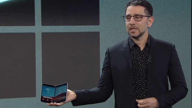 Surface Duo vypad jako zmenen notebook Neo.