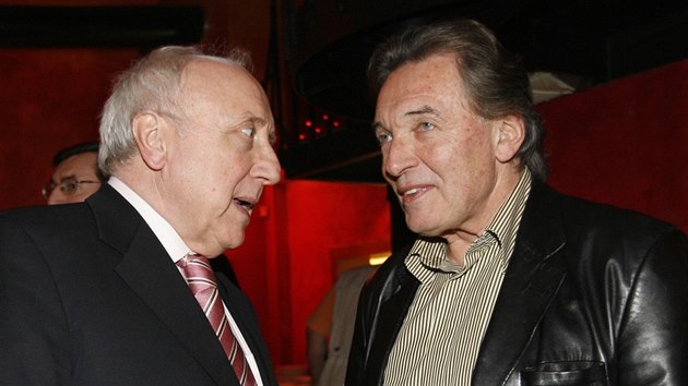 Felix Slovek a  Karel Gott na oslav 65. narozenin Eduarda Kremara (19. bezna 2007)